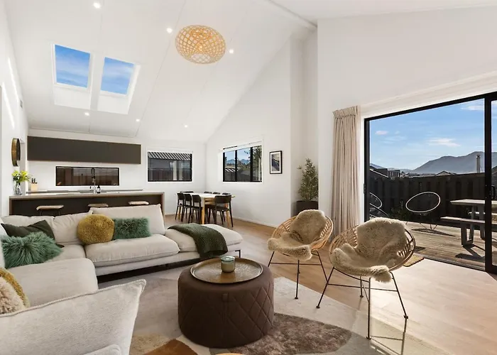 Three Northlake - Stylish 3br Retreat In Holiday home