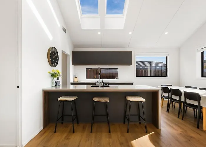 Three Northlake - Stylish 3br Retreat In Wanaka