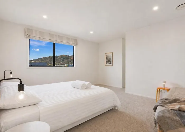 Three Northlake - Stylish 3br Retreat In Holiday home
