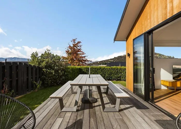 Three Northlake - Stylish 3br Retreat In Holiday home *