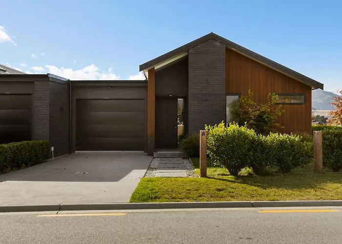 Three Northlake - Stylish 3br Retreat In Holiday home *